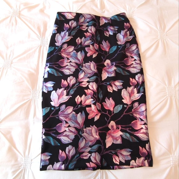 Eci metallic foil floral pencil skirt. Size S. - Picture 1 of 9